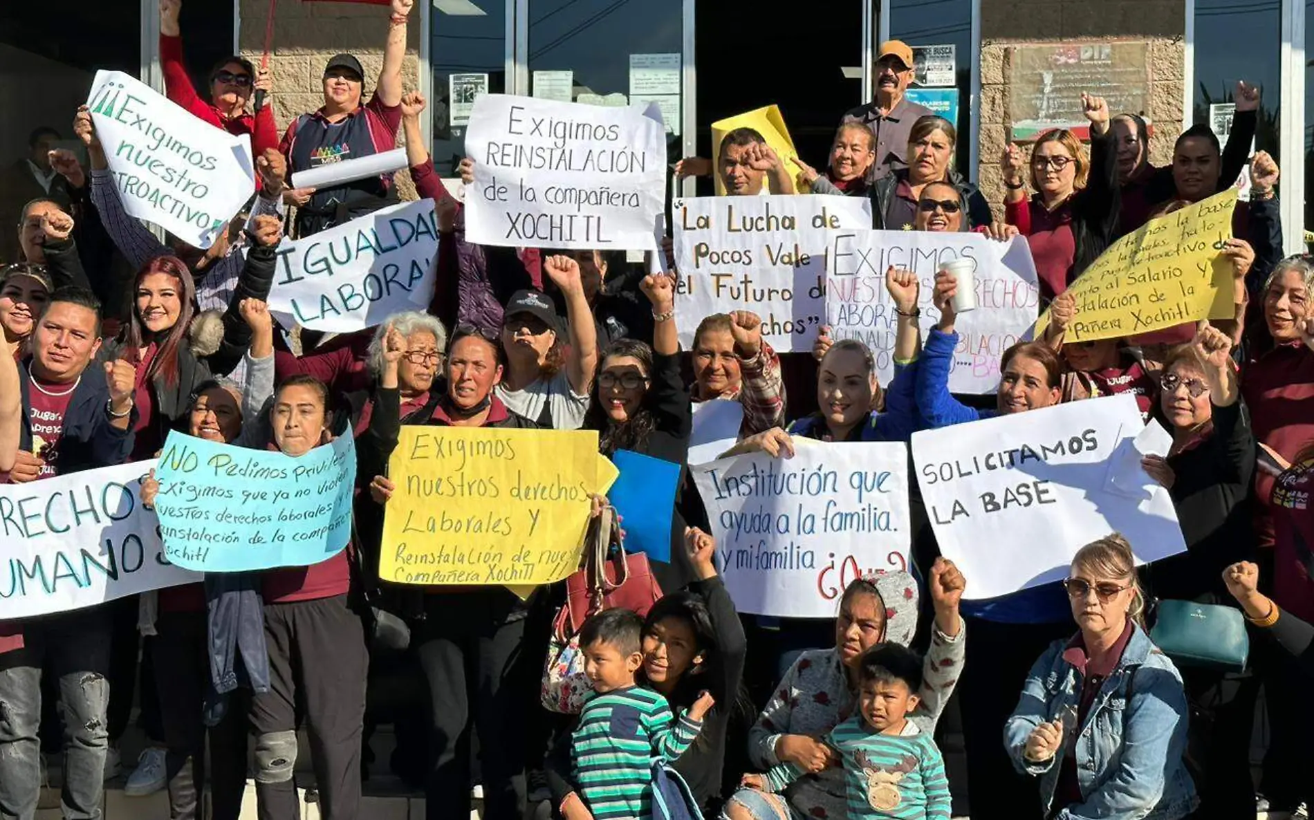 Manifestación empleados DIF